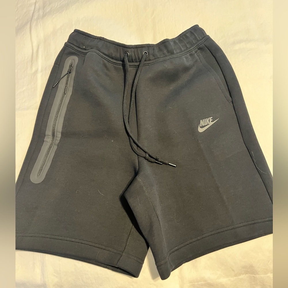 NWT Nike Tech Shorts in Black Size Small
